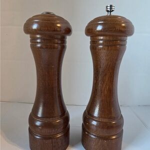Vintage USA Olde Thompson Wood Wooden Pepper Mill Grinder And Salt Shaker Set 8”